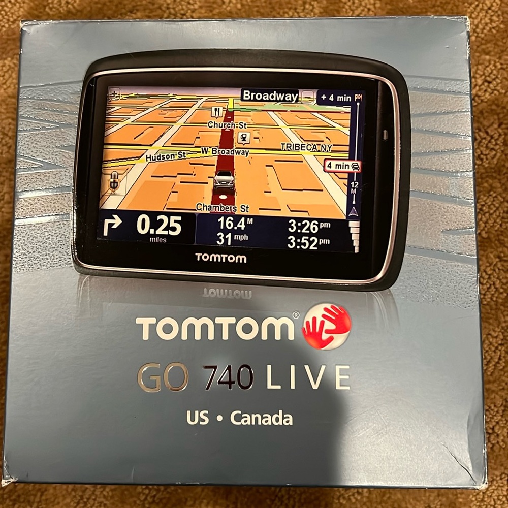 TOMTOM GO 740 LIVE US Canada Navigator with all pieces new, unused in box